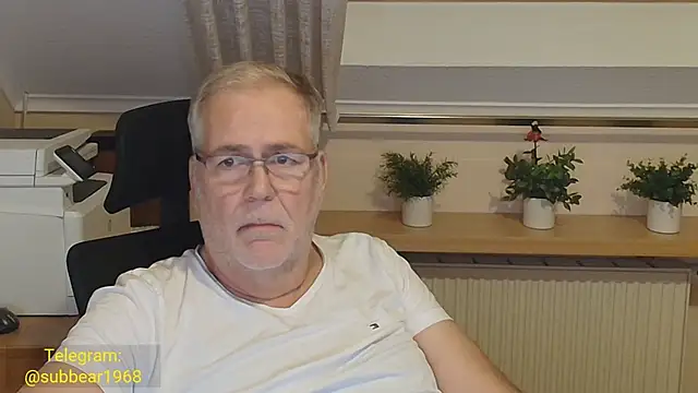 subbear1968 Show in webcam