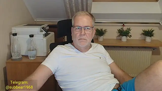 subbear1968 Show in webcam