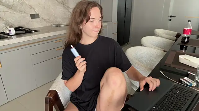 Sarahhh_xxx – webcam-show