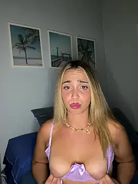 space_couple Show in webcam