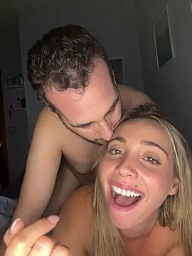 space_couple Show in webcam