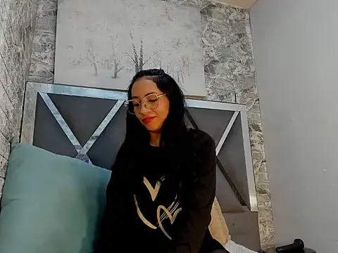 Chatroom XXX en direct de MiaDivineHYH