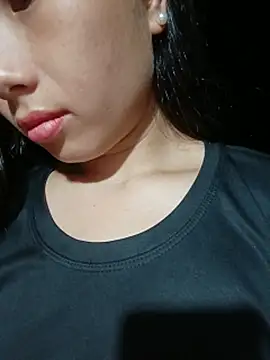 HeresThuy22's Webcam Show