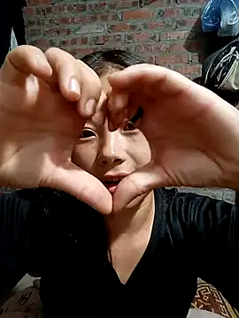 HeresThuy22's Webcam Show