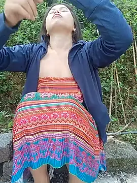 HeresThuy22's Webcam Show