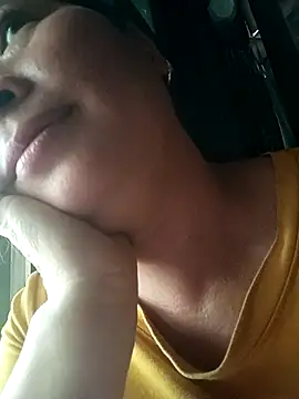 Cumhots111's Live XXX Chat