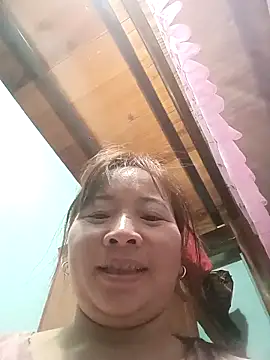צ'אט XXX בשידור חי של Cumhots111