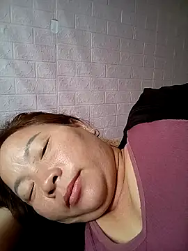 Cumhots111 Chat XXX in diretta