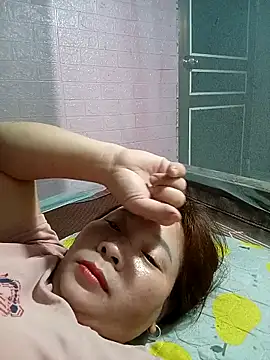 Cumhots111 Show Webcam