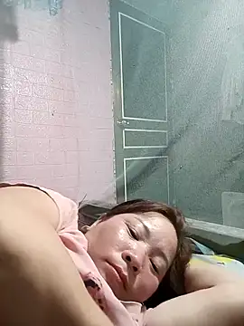 צ'אט XXX בשידור חי של Cumhots111