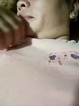 צ'אט XXX בשידור חי של Cumhots111