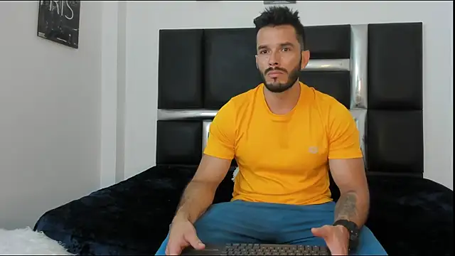 The_Rocck: διαδικτυακό σόου στην κάμερα