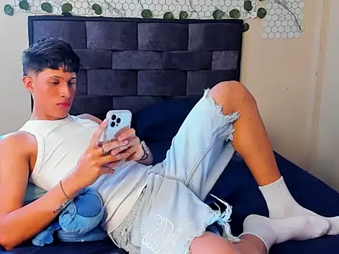 adam_lovee Webcam Show