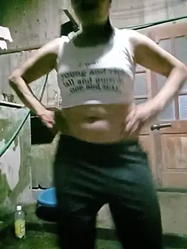 Nana-AsianWet: διαδικτυακό σόου στην κάμερα