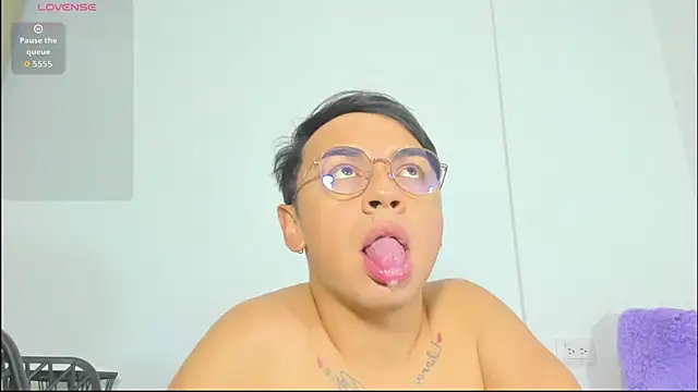 Show modela VelvetKoi na web-kameri