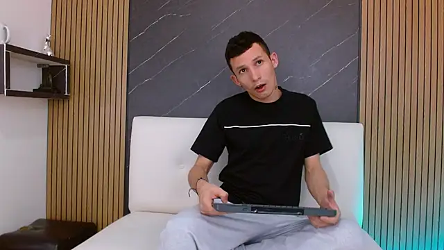 Isak_Berekoa Adlı Modelin Web Kamerası Şovu