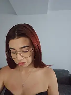 RedHeadFoxy's Live XXX Chat