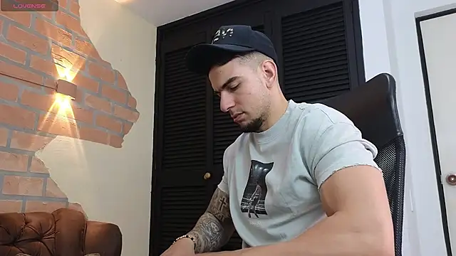 Josh_miller01 Show in webcam