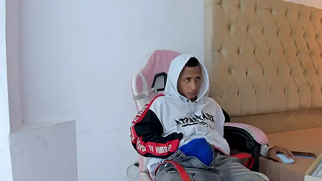 Supreme_Badboy 网络视讯表演