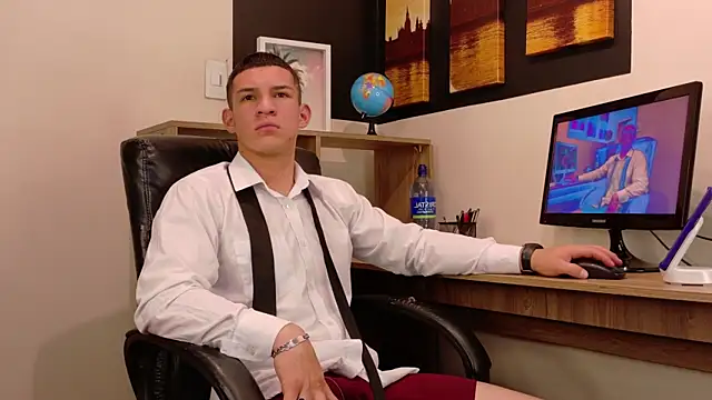 Apolo_Warrior webcam show