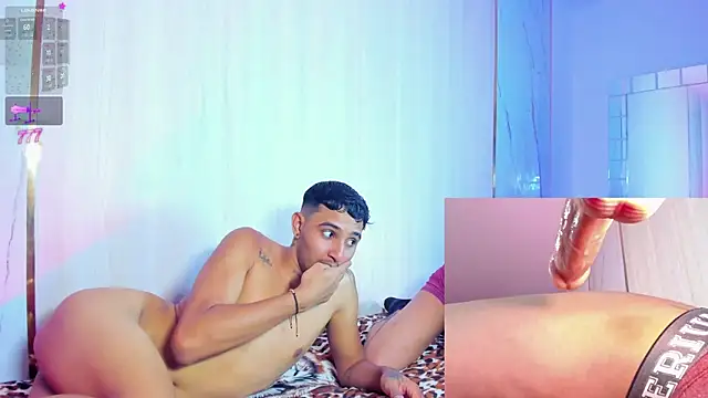 Show modela NoTopNoBot na web-kameri