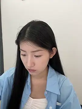 XXX chat uživo modela Mina_168