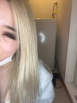 MOMOKA_33's Webcam Show