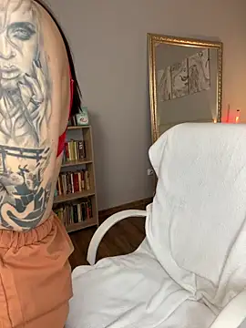 BabyyGirll_ Chat XXX in diretta
