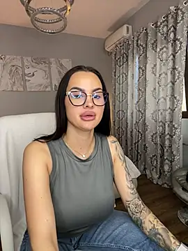 Pokazy przed kamerką – BabyyGirll_