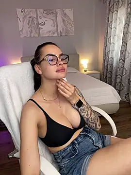 BabyyGirll_'s Live XXX Chat