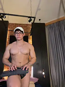 GrayAndrews Show in webcam