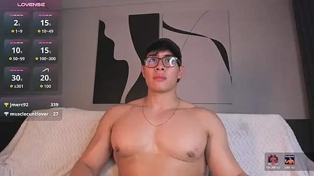Show modela GrayAndrews na web-kameri