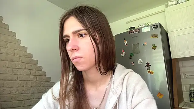 ZaraGuyette Show in webcam