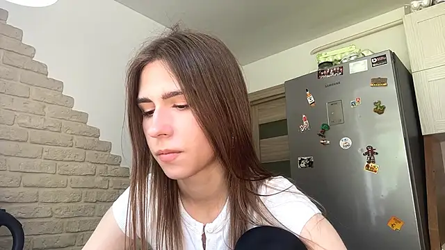 Show modela ZaraGuyette na web-kameri