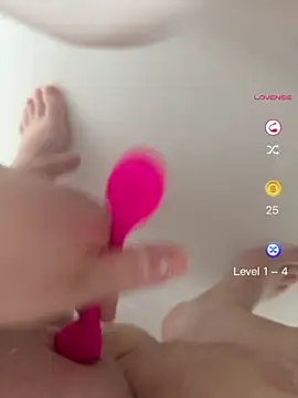 lucyxoxq Show in webcam