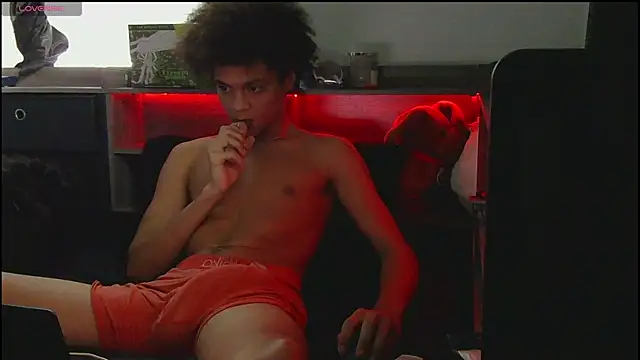 Pokazy przed kamerką – lightskinwithgirth