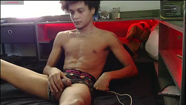 lightskinwithgirth Webcamshow