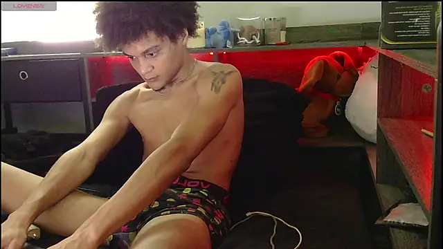 lightskinwithgirth Webcam show