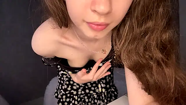 Emily_Mur_ Obrolan Langsung XXX