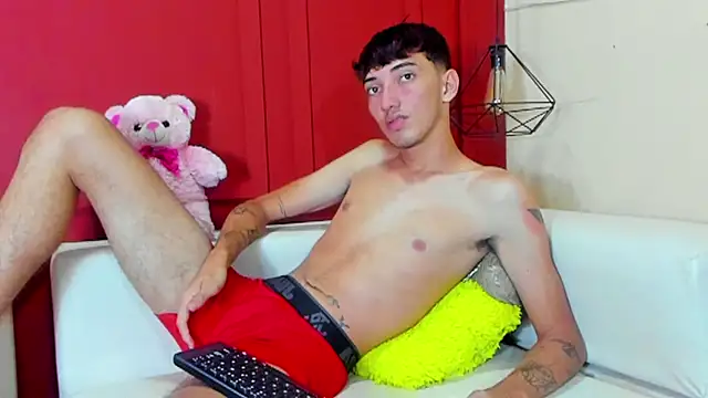 Show modela MichaelVasquex na web-kameri