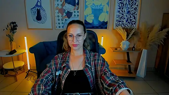 Charlotte_Hudson Show in webcam