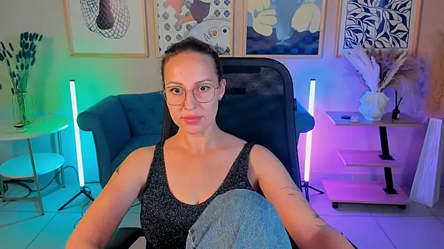 Charlotte_Hudson Adlı Modelin Web Kamerası Şovu