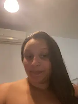julia_moreira's Live Chat Room
