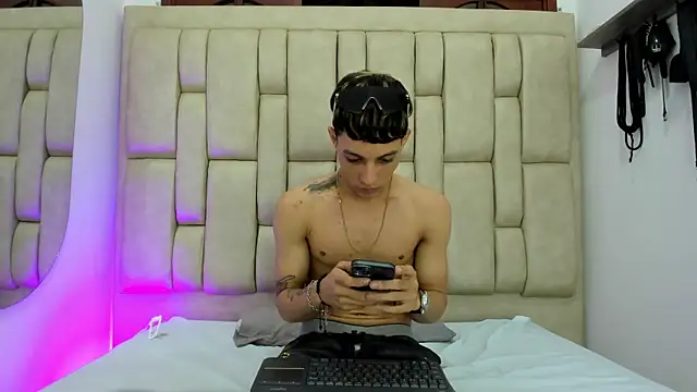 ZafiroSex_OS' Webcam Show