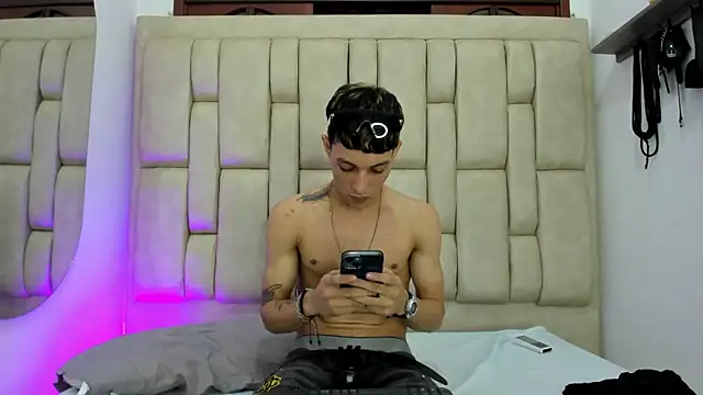 ZafiroSex_OS 网络视讯表演