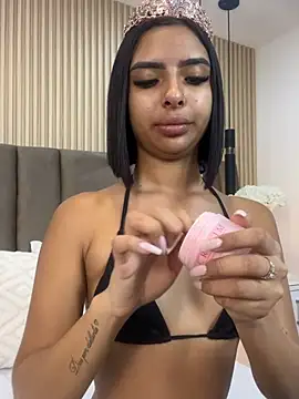 GabyJones_ Show in webcam