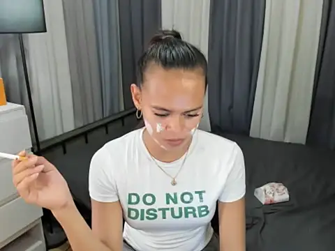 Show de XTsUncutMargauxX na webcam
