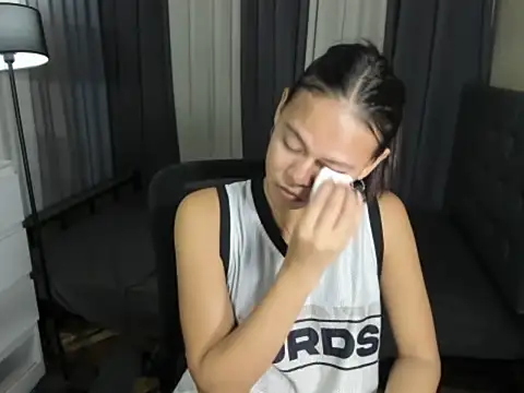 XTsUncutMargauxX Webcamshow
