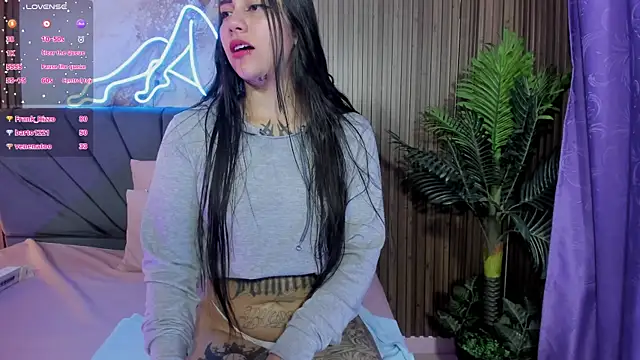 Kiara_tay Show in webcam