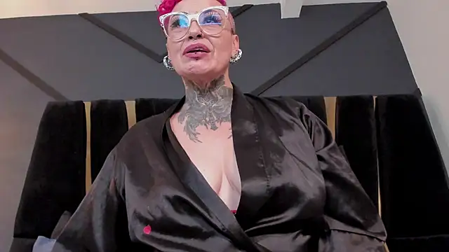 צ'אט XXX בשידור חי של mistress_sandy